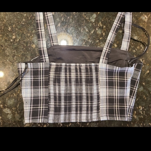 🖤 Forever 21 Crop Top - Picture 2 of 3